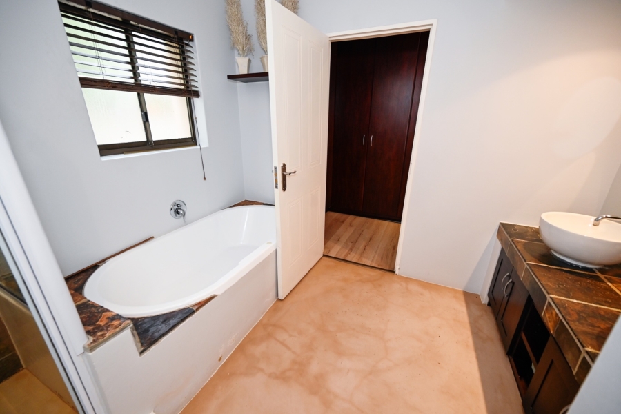 5 Bedroom Property for Sale in Vierlanden Western Cape